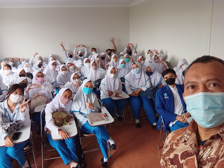 Ilustrasi hubungan penggunaan obat dan efek samping pada sistem kardiovaskular.