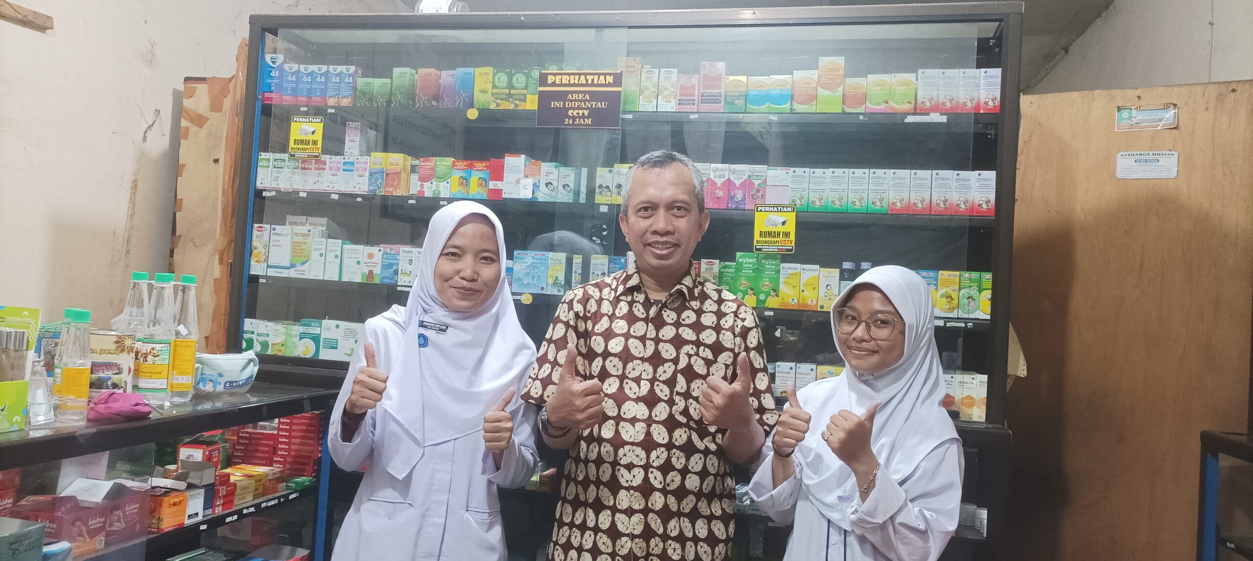 Apoteker memverifikasi kekuatan dosis obat kardiovaskular untuk mencegah medication error dan meningkatkan keselamatan pasien.