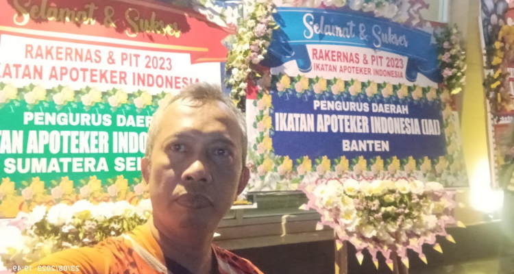 Apoteker Off-label membahas materi Prof. Rianto Setiabudy tentang penggunaan obat off-label pada pengobatan berpusat pada pasien yang disampaikan dalam PIT IAI Makassar 2025.