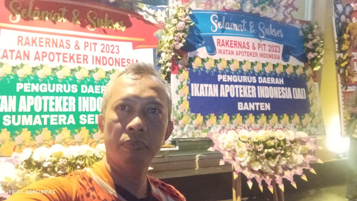 Apoteker Off-label membahas materi Prof. Rianto Setiabudy tentang penggunaan obat off-label pada pengobatan berpusat pada pasien yang disampaikan dalam PIT IAI Makassar 2025.